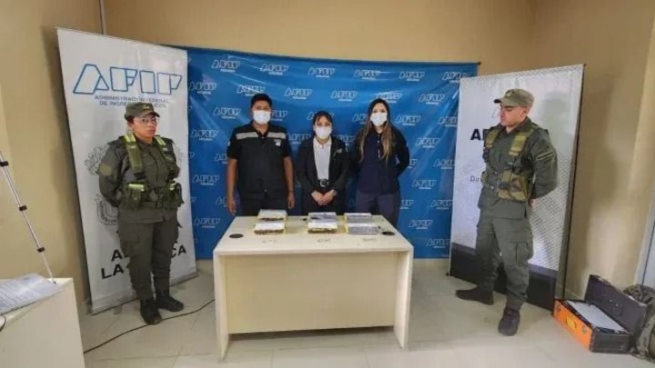 Intentaron ingresar al país por Jujuy con 6 kilos de cocaína y quedaron detenidas