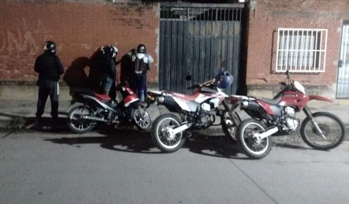Imprudentes motociclistas circulaban de forma temeraria y fueron detenidos