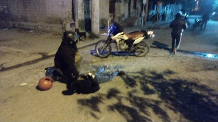 Dos detenidos, uno de ellos motochorros y secuestro de moto